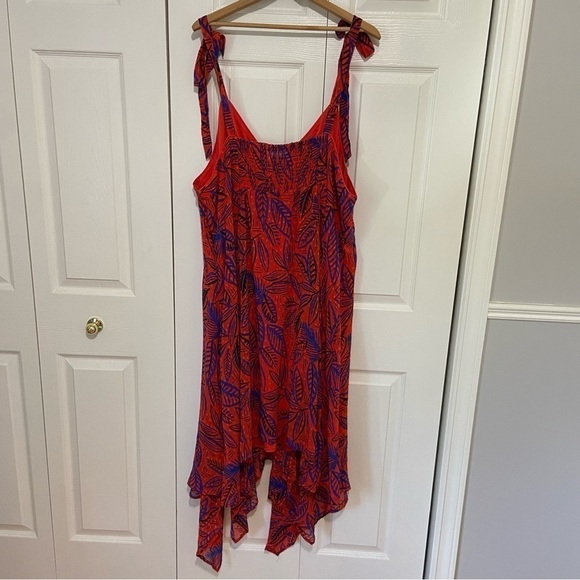 Alexis NWT handkerchief Red and Blue Floral Midi Dress Size 3X - Picture 13 of 16